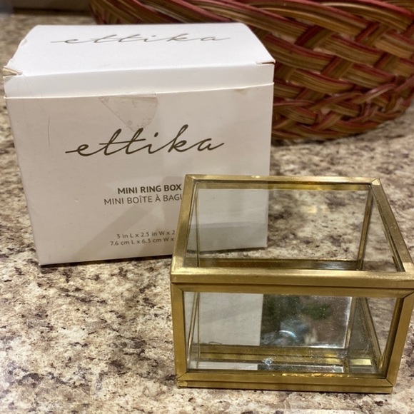 NWBOX- Ettika mini ring box. 3”X2 with gold rims - Picture 2 of 6